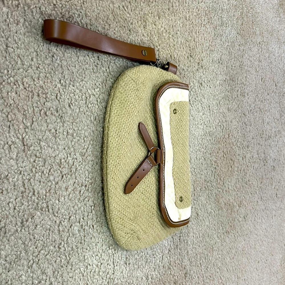 Gap wrist bag